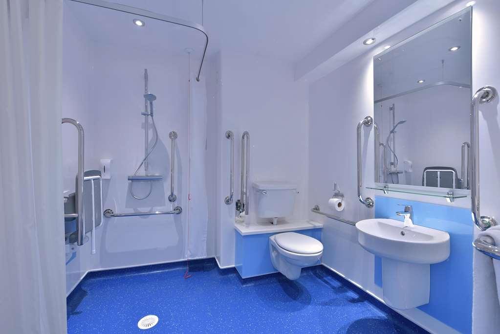 Travelodge Bradford Central Room photo