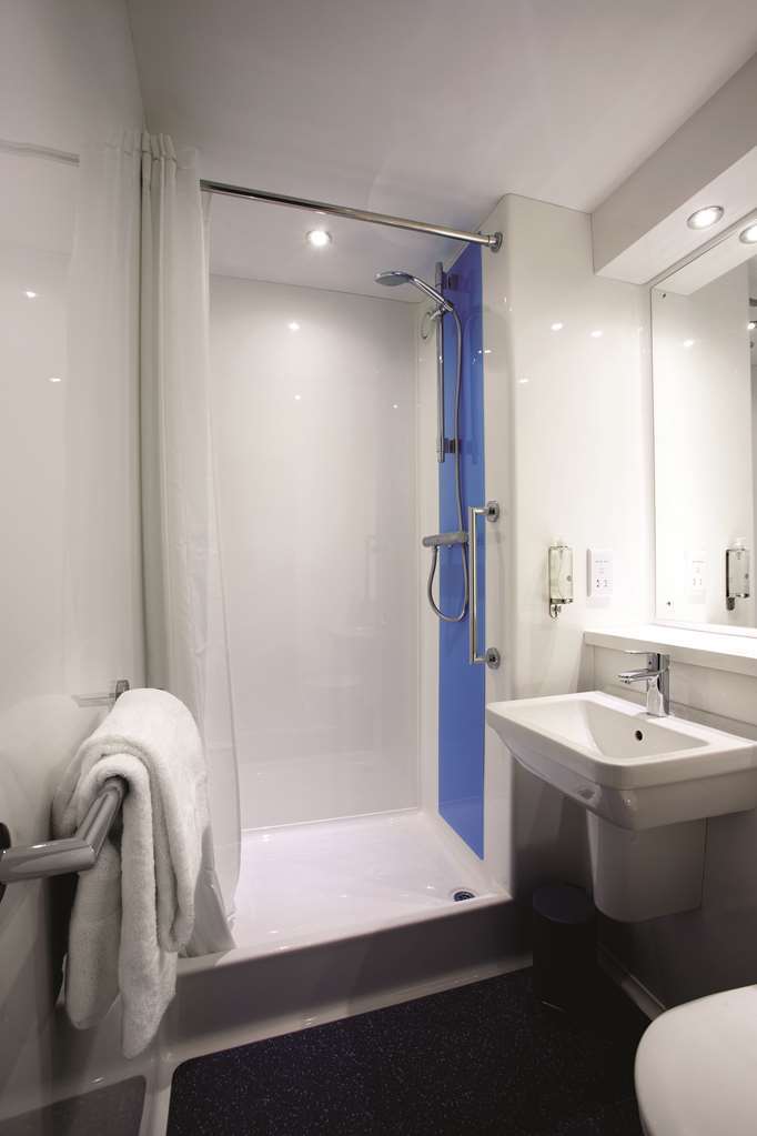 Travelodge Bradford Central Room photo