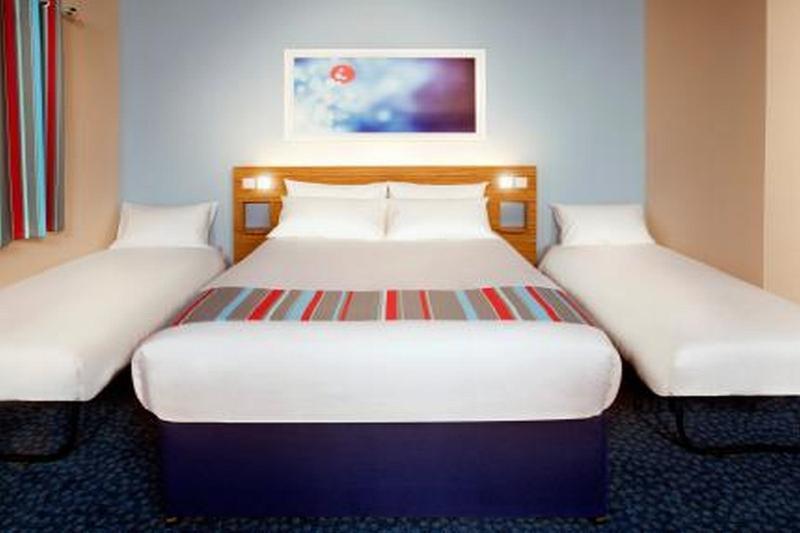 Travelodge Bradford Central Exterior photo